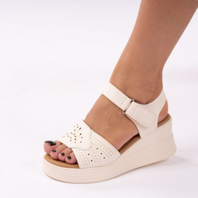 Сандали с платформа Sharif Beige